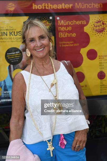 September 2021, Bavaria, Munich: Actress Diana Körner looks into the camera before the preview of the play "A Kiss - Antonio Ligabue" at the...