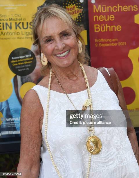 September 2021, Bavaria, Munich: Actress Diana Körner looks into the camera before the preview of the play "A Kiss - Antonio Ligabue" at the...