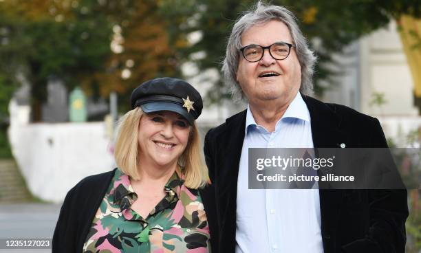 September 2021, Bavaria, Munich: Former Bunte editor-in-chief Patricia Riekel and her partner, journalist Helmut Markwort, come to the preview of the...