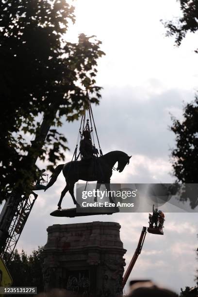 Workers remove the statue of Robert E. Lee at the Marcus-David Peters circle on September 8, 2021 in Richmond, Virginia. The Commonwealth of Virginia...