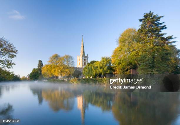 holy trinity church, burial place of william shakespeare, stratford upon avon, warwickshire, england - river avon stock pictures, royalty-free photos & images