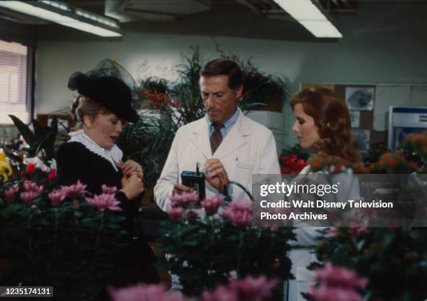 Los Angeles, CA Rue McClanahan, Lloyd Bochner, Elizabeth Halliday appearing in the ABC tv series 'Darkroom', episode 'Daisies'.