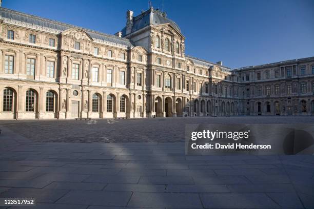 cour carree of the louvre, paris, france - cour carree - fotografias e filmes do acervo