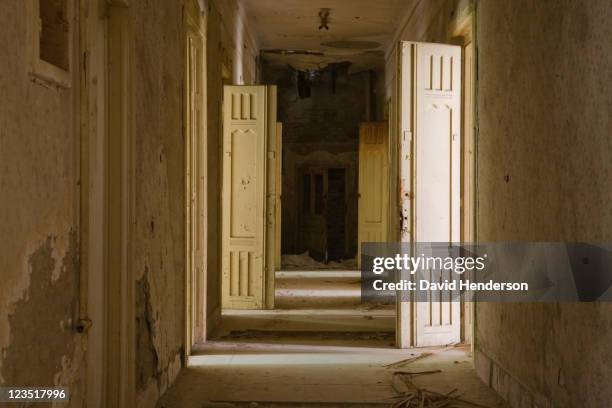 Run Down Inn Run Down Hotel Photos and Premium High Res Pictures - Getty Images
