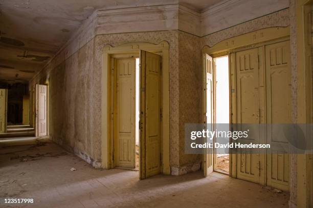 Run Down Inn Run Down Hotel Photos and Premium High Res Pictures - Getty Images