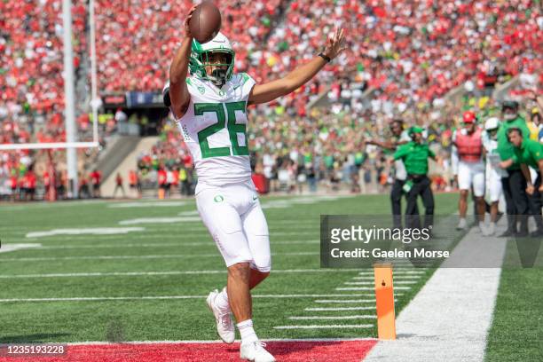 Travis Dye of the Oregon Ducks scores a touchdown during the 3rd quarter against the Ohio State Buckeyes at Ohio Stadium on September 11, 2021 in...