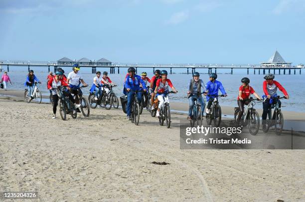 Bettina Zimmermann, Andrea Kathrin Loewig, Kai Wiesinger, Gerit Kling, Stephan Luca, Tina Ruland, Jan Sosniok, Dieter Hallervorden, Ludwig Trepte and...