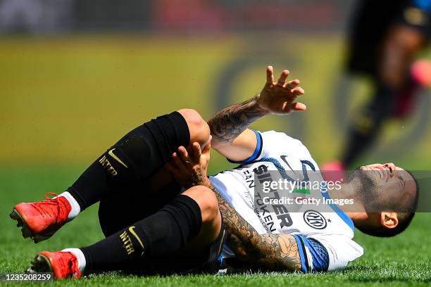 Stefano Sensi of Inter lies on the pitch after suffering an injury during the Serie A match between UC Sampdoria and FC Internazionale at Stadio...