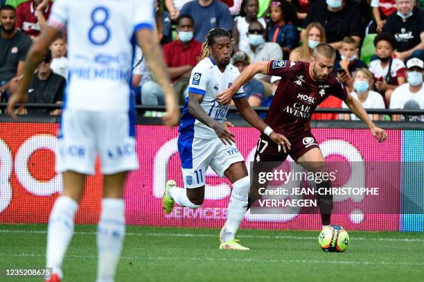 Metz's French defender Thomas Delaine fights for the ball with Troyes' Portuguese-Luxembourgian forward Gerson Rodrigues during the French L1...