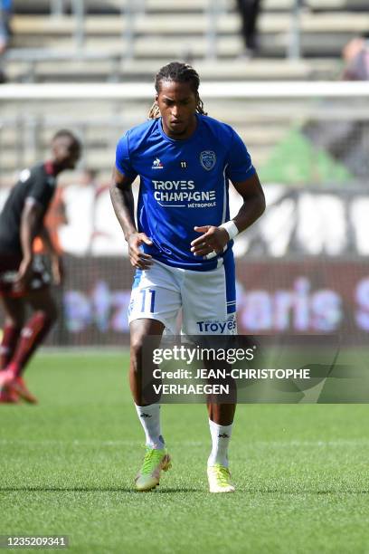 Troyes' Portuguese-Luxembourgian forward Gerson Rodrigues warms up before the French L1 football match between FC Metz and ES Troyes AC at Stade...