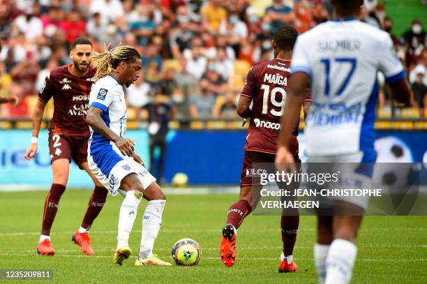 Troyes' Portuguese-Luxembourgian forward Gerson Rodrigues fights for the ball during the French L1 football match between FC Metz and ES Troyes AC at...