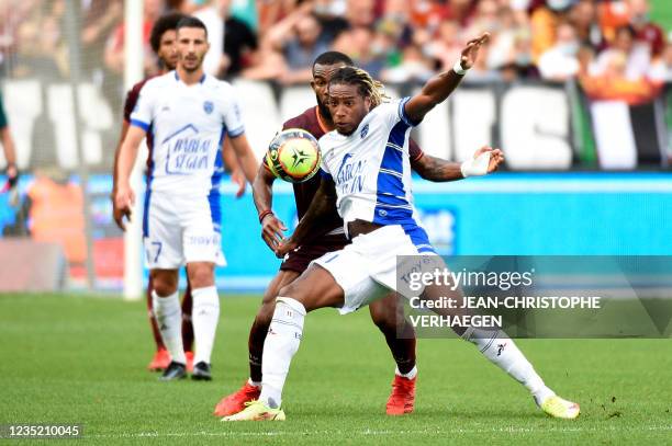 MetMetz's Ivorian midfielder Habib Maiga fights for the ball with Troyes' Portuguese-Luxembourgian forward Gerson Rodrigues during the French L1...