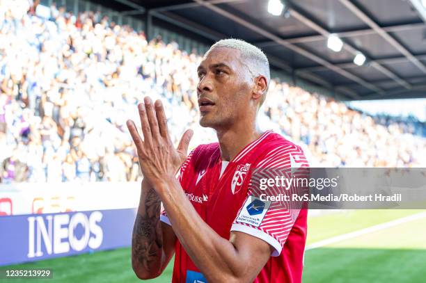 Guillaume Hoarau of FC Sion salutes to the crowd during the Super League match between FC Lausanne-Sport and FC Sion at Stade de la Tuiliere on...