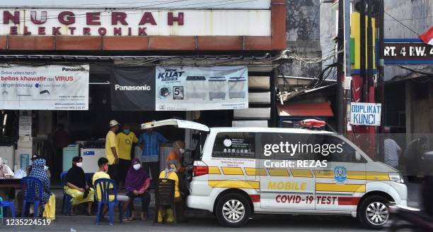 People wait for their turn to receive the Pfizer vaccine for the Covid-19 coronavirus in Bekasi on September 13, 2021.