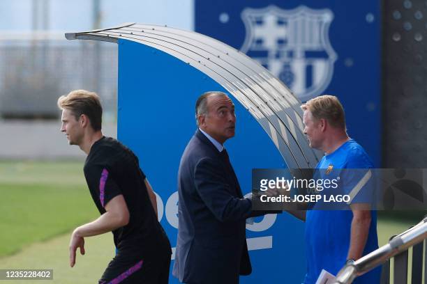 Barcelona first vice president Rafael Yuste shakes hands Barcelona's Dutch coach Ronald Koeman during a training session at the Joan Gamper training...