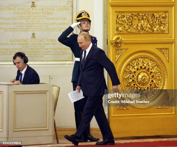 Russian President Vladimir Putin enters the hall to address Tokyo 2020 Paralympic medalists during the meeting at the Grand Kremlin Palace, on...