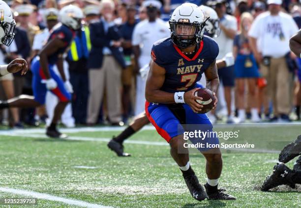 Navy Midshipmen quarterback Xavier Arline looks to pitch the ball out during the Air Force game versus the Navy on September 11, 2021 at Navy -...