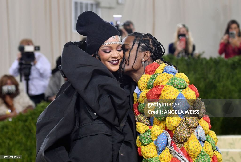 TOPSHOT-US-ENTERTAINMENT-FASHION-METGALA-CELEBRITY-MUSEUM-PEOPLE