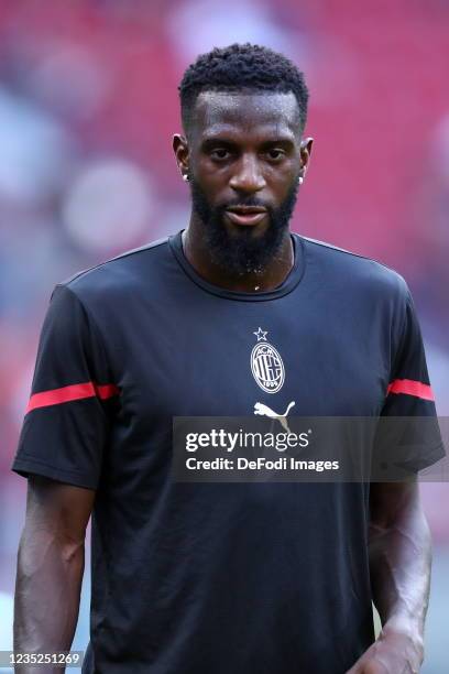 Tiemoue Bakayoko of AC Milan warm up prior to the Serie A match between AC Milan and SS Lazio at Stadio Giuseppe Meazza on September 12, 2021 in...