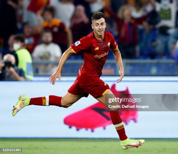 Stephan El Shaarawy of AS Roma celebrates after scoring his team's second goal during the Serie A match between AS Roma and US Sassuolo at Stadio...