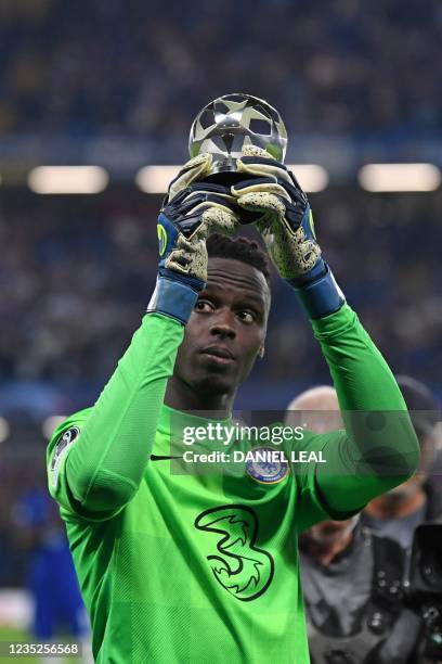 Chelsea's French-born Senegalese goalkeeper Edouard Mendy holds up his UEFA goalkeeper of the year award before the UEFA Champions League Group H...