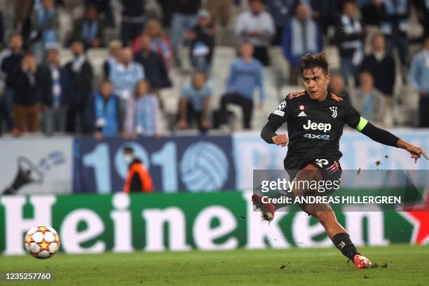 Juventus' Argentinian forward Paulo Dybala scores the 0-2 goal from the penalty spot during the UEFA Champions League group H football match Malmo FF...