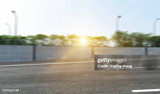 expressway underpass beside city high-rise building - speed motion lines to the middle stock-fotos und bilder