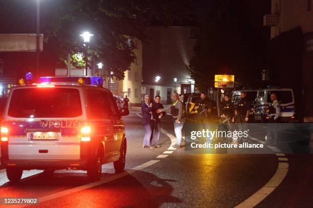 September 2021, North Rhine-Westphalia, Hagen: Numerous police officers protect the synagogue in Hagen on Wednesday evening. It is the highest Jewish...