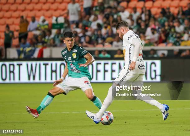 Club Leon defender Santiago Colombatto challenges Pumas Arturo Ortiz for the ball during the Leagues Cup semifinal soccer match between Pumas and...