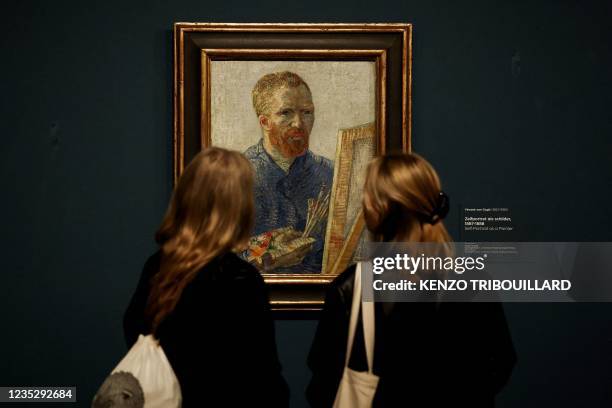 Visitors look at a selfportrait of Vincent Van Gogh at the Van Gogh Museum's in Amsterdam on September 16, 2021. - A never-before-seen Vincent van...