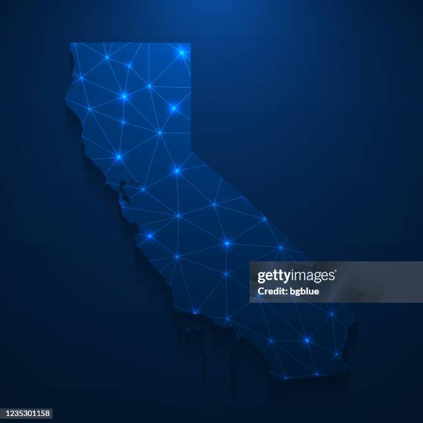 ilustraciones, imágenes clip art, dibujos animados e iconos de stock de red de mapas de california - malla brillante sobre fondo azul oscuro - california