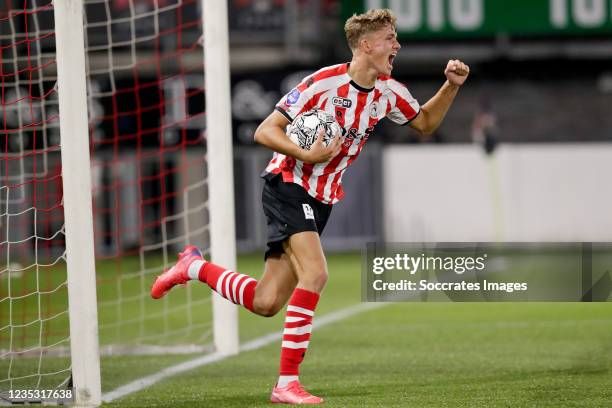 Sven Mijnans of Sparta Rotterdam celebrate his goal 1-1 during the Dutch Eredivisie match between Sparta v NEC Nijmegen at the Sparta Stadium Het...