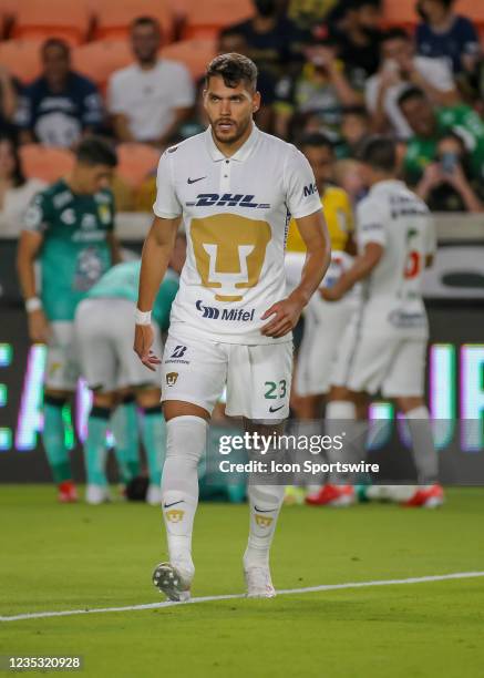 Pumas defender Nicolás Freire waits for play to resume after a player injury during the Leagues Cup semifinal soccer match between Pumas and Club...