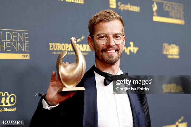 Host and award winner Joko Winterscheidt attends the Goldene Henne Award 2021 at Kongresshalle am Zoo Leipzig on September 17, 2021 in Leipzig,...