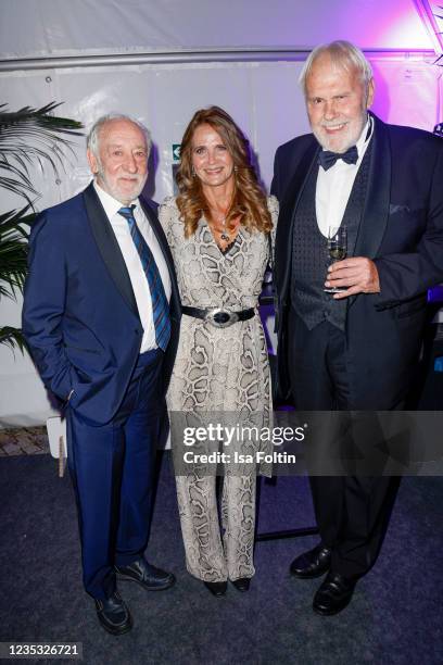 Actor and comedian Dieter Hallervorden, Christiane Zander and Gunther Emmerlich attend the Goldene Henne Award 2021 at Kongresshalle am Zoo Leipzig...