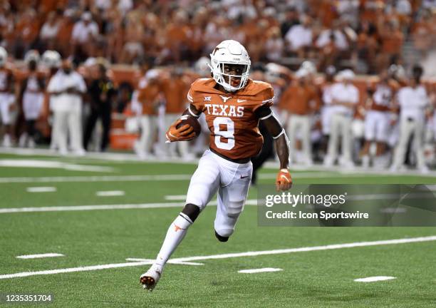 Texas Longhorns WR Xavier Worthy runs for yardage during game between the Rice Owls and the Texas Longhorns on September 18, 2021 at Darrell K...