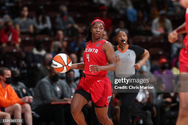 Aari McDonald of the Atlanta Dream handles the ball during the game against the Connecticut Sun on September 19, 2021 at the Mohegan Sun Arena in...