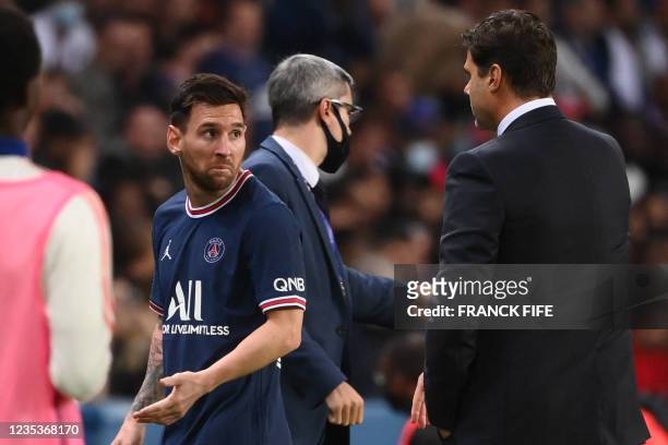 Paris Saint-Germain's Argentinian forward Lionel Messi (L0 leaves the pitch after chatting with Paris Saint-Germain's Argentinian head coach Mauricio...