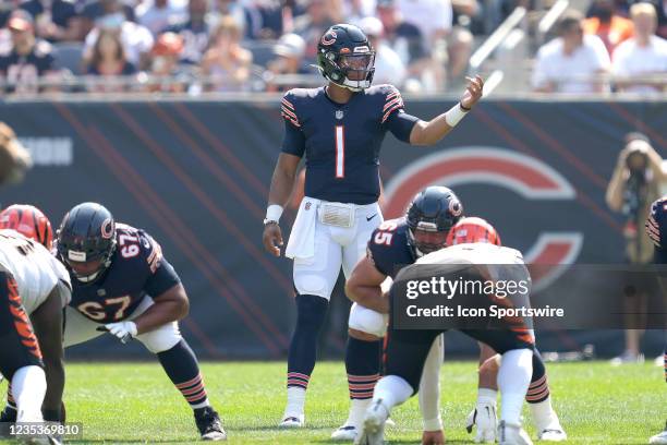 Chicago Bears Quarterback Justin Fields gestures for a play during a game between the Cincinnati Bengals and the Chicago Bears on September 19, 2021...