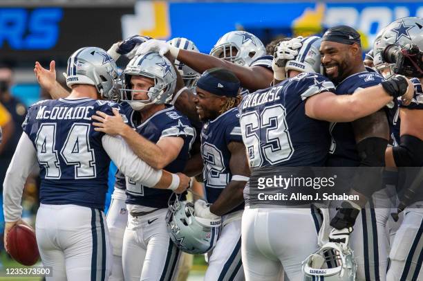 Los Angeles, CA Dallas Cowboys celebrate kicker Greg Zuerlein, second from left, after Zuerlein kicked a 56 Yd field goal to beat the Los Angeles...