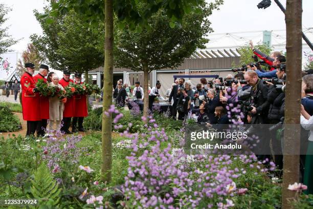 Press photographers take photograph of Dame Judi Dench with Chelsea pensioners during press day for the RHS Chelsea Flower Show, a garden show held...