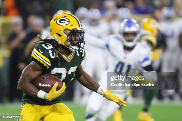 Green Bay Packers running back Aaron Jones runs during a game between the Green Bay Packers and the Detroit Lions at Lambeau Field on September 20,...