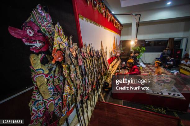 Central Java Wayang Wayang Kulit Puppet Show Photos and Premium High Res Pictures - Getty ...