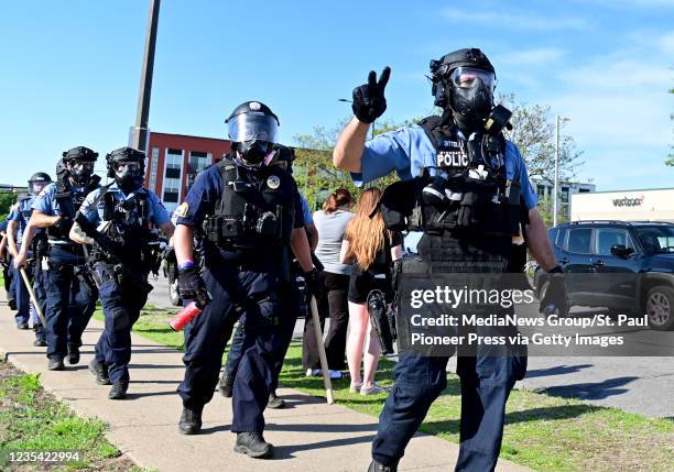 Riot In Street 8,228 Riot Police Usa Stock Photos, High-Res Pictures, and Images ...