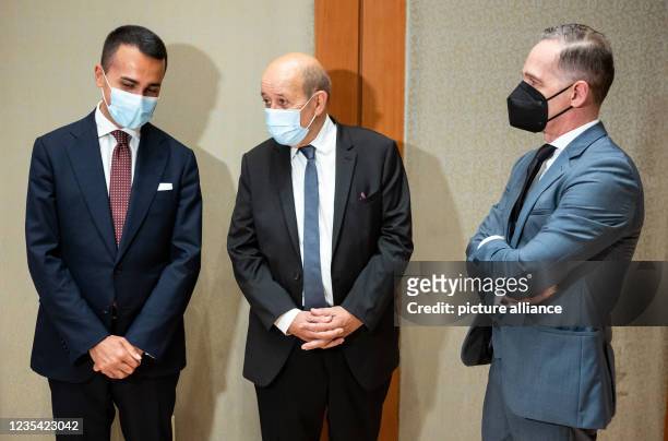 September 2021, US, New York: Heiko Maas , Foreign Minister, waits with Jean-Yves Le Drian , Foreign Minister of France, and Luigi Di Maio, Foreign...