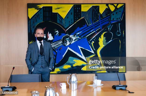 September 2021, US, New York: Heiko Maas , Foreign Minister, stands before a conversation with Truss, Foreign Secretary of the United Kingdom, in a...