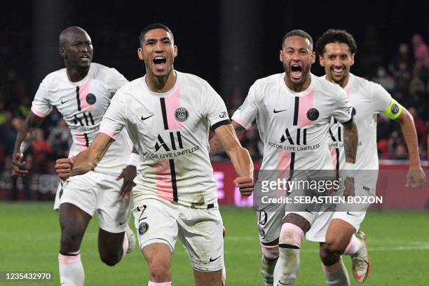 Paris Saint-Germain's Moroccan defender Achraf Hakimi celebrates with teammates after scoring his team's second goal during the French L1 football...