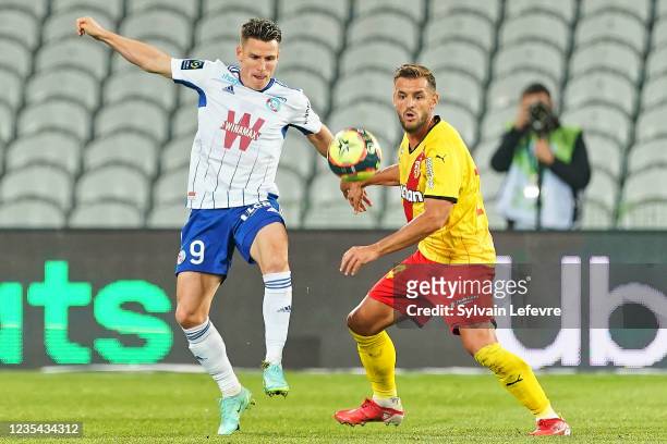 Kevin Gameiro of Racing Club de Strasbourg competes for the ball with Jonathan Gradit of RC Lens during the Ligue 1 Uber Eats match between Lens and...