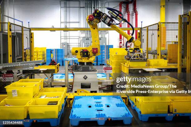 Amazon Robotics Sort 914 Amazon Robot Stock Photos, High-Res Pictures, and Images - Getty Images
