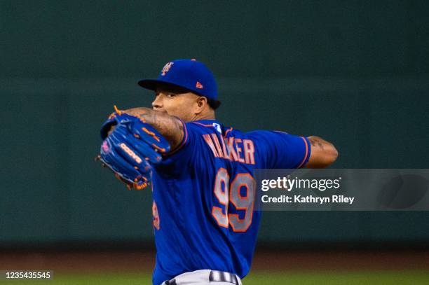 Taijuan Walker of the New York Mets pitches in the second inning against the Boston Red Sox at Fenway Park on September 22, 2021 in Boston,...